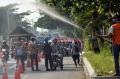 Petugas Gabungan Periksa Suhu Tubuh Pengendara di Perbatasan Demak-Semarang