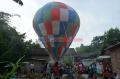 Tradisi Menerbangkan Balon Udara di Jombang