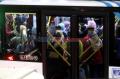 Abaikan Physical Distancing, Bus Transjakarta Disesaki Penumpang