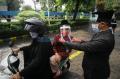 Murid SD Islam Al Azhar 11 Surabaya Ikuti Wisuda Secara Drive Thru