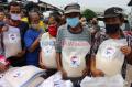 Gerkindo Beri Bantuan Beras dan Masker Untuk Warga Kapuk Jakarta