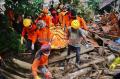 Basarnas Evakuasi Jasad Korban Banjir Bandang di Desa Radda Kabupaten Luwu Utara