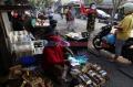 Seniman Surabaya Meimura Main Ludruk di Pasar Tradisional
