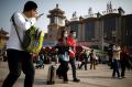 Libur Nasional Setelah Pandemi, Warga Padati Stasiun di China
