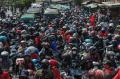 Aksi Buruh Blokir Jalan di Kabupaten Bandung