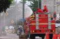 Mobil Pemadam Kebakaran Lakukan Penyemprotan Disinfektan di Kawasan Sunter Podomoro