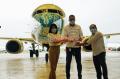 Pesawat Garuda Indonesia Pakai Masker Motif Batik Parang