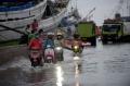 Banjir Rob Genangi Kawasan Pelabuhan Sunda Kelapa