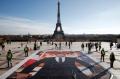 Lima Tahun Perjanjian Paris, Aktivis Gelar Aksi di Menara Eiffel
