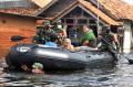 Dramatis, Dandim Pekalongan Pimpin Evakuasi Mbah Mujinah di Tengah Kepungan Banjir
