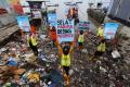 Aktivis Gelar Kampanye #2021stopmakanplastik di Kawasan Pesisir Kenjeran Surabaya