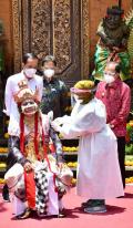 Jokowi Pantau Hanoman Divaksinasi di Bali