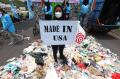 Protes Sampah dari Amerika, River Warriors Indonesia Demo Konjen AS di Surabaya