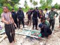Aksi Polisi Selamatkan Warga dari Kepungan Banjir Bandang di Desa Bolan, Flores Timur