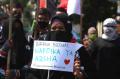 Bela Palestina, Massa Injak-Injak Bendera Israel di Surabaya