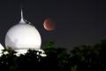 Gerhana Bulan Total Terlihat Indah dari Masjid Agung Al-Azhar Jakarta