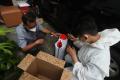 Cegah Covid-19, PMI Jakarta Timur Semprotkan Disinfektan di Rumah Warga