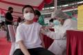 Antusias Anak-anak Mengikuti Vaksinasi Covid-19 di GBK