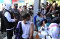 TNI Angkatan Laut Gelar Serbuan Vaksin Bagi Masyarakat Maritim Pesisir Lamongan