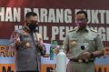 Kapolda Metro Jaya Serahkan 138 Tabung Oksigen Hasil Sitaan kepada Pemprov DKI