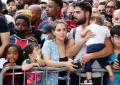 Potret Suporter PSG Saat Menanti Kedatangan Lionel Messi di Paris