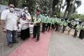 Partai Perindo Salurkan Paket Sembako untuk Petugas Pemakaman TPU Pondok Ranggon