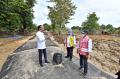 Presiden Jokowi Tinjau Geobag dan Geotub Penahan Banjir di Sintang