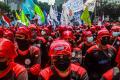 UMP Tahun 2022 Dinilai Rendah, 10 Ribu Buruh se-Jabodetabek Gelar Aksi Unjuk Rasa