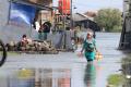 Hampir Sebulan Banjir Rob Rendam Desa Eretan Wetan