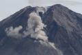 Perubahan Bentuk Kawah Gunung Semeru Akibat Aktivitas Vulkanik