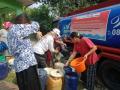 Dua Bulan Tak Diguyur Hujan, Puluhan Relawan Bantu Penyediaan Air Bersih di Bogor