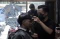 Kredito Dukung Bisnis UMKM, Omzet Barbershop Gedong Meningkat