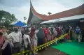 Warga Serbu Operasi Pasar Minyak Goreng Murah di Padang