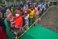 Warga Serbu Operasi Pasar Minyak Goreng Murah di Padang
