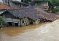 Penampakan Banjir Setinggi Atap Rumah Rendam Kota Serang