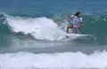 Aksi Memukau Peselancar Wanita di Womens Open Liga Surfing Indonesia