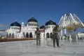 Sinergi TNI Bersihkan Masjid Jelang Ramadhan di Aceh