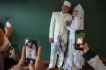 Bikin Baper Jomblo, 6 Pasangan Pengantin Ini Ikuti Nikah Massal di Bandung