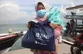 Sahur on The Boat 2022, Jurnalis Bagikan Paket Kebutuhan Ramadan untuk Warga Pesisir Serang