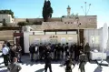 Terlibat Bentrok dengan Polisi Israel, Puluhan Pemuda Palestina Diikat dan Ditahan