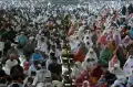Ribuan Umat Muslim Khusyuk Ikuti Shalat Idul Fitri di Masjid Agung Jawa Tengah
