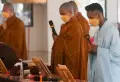 Umat Buddha Khidmat Ikuti Detik-detik Waisak di Vihara Mahavira Semarang