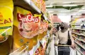 Kabar Gembira Nih Bunda, Harga Minyak Goreng Kemasan di Supermarket Turun
