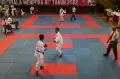Aksi Karateka Bersaing di Kejuaraan Piala Menpora 2022