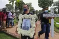 Lagu Widuri Iringi Pemakaman Musisi Legendaris Bob Tutupoly di TPU Tanah Kusir