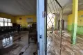Siswa dan Guru Gotong Royong Bersihkan Sekolah Pascabanjir