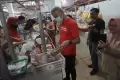 Ganjar Pranowo Pantau Harga Sembako di Pasar Manis Purwokerto