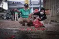 Tabur Bunga di Lokasi Kecelakaan Maut Cibubur