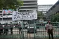 Demo Tolak BBM, Mahasiswa Semarang Segel Kantor DPRD dan Gubernur Jateng