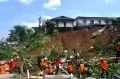 Pencarian 3 Warga Korban Tanah Longsor di Kota Bogor